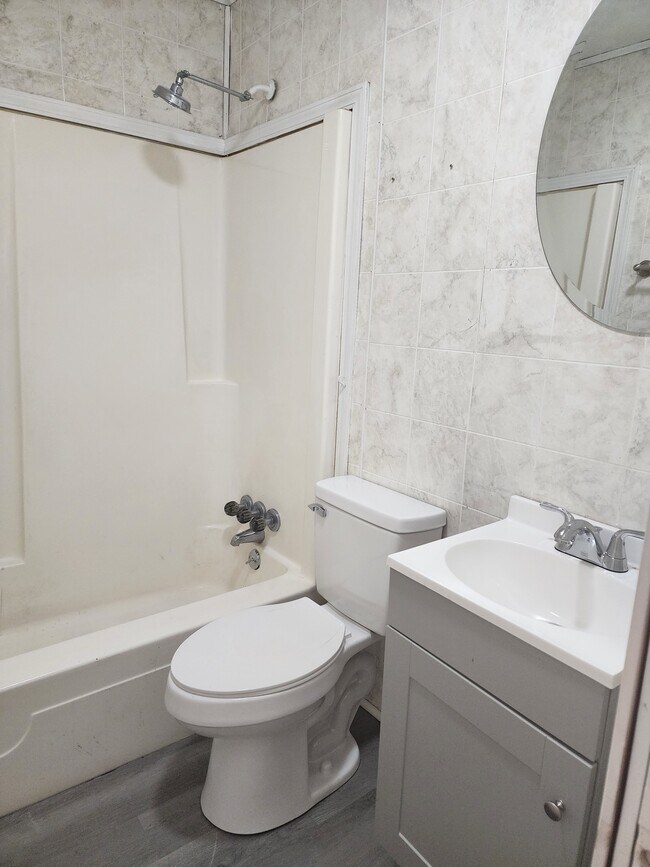 Foto del edificio - 5856 Mayville Dr