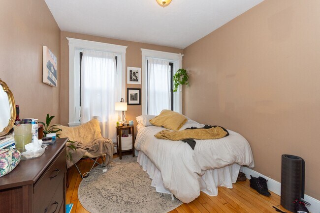 Foto del edificio - 37 Glenville Ave