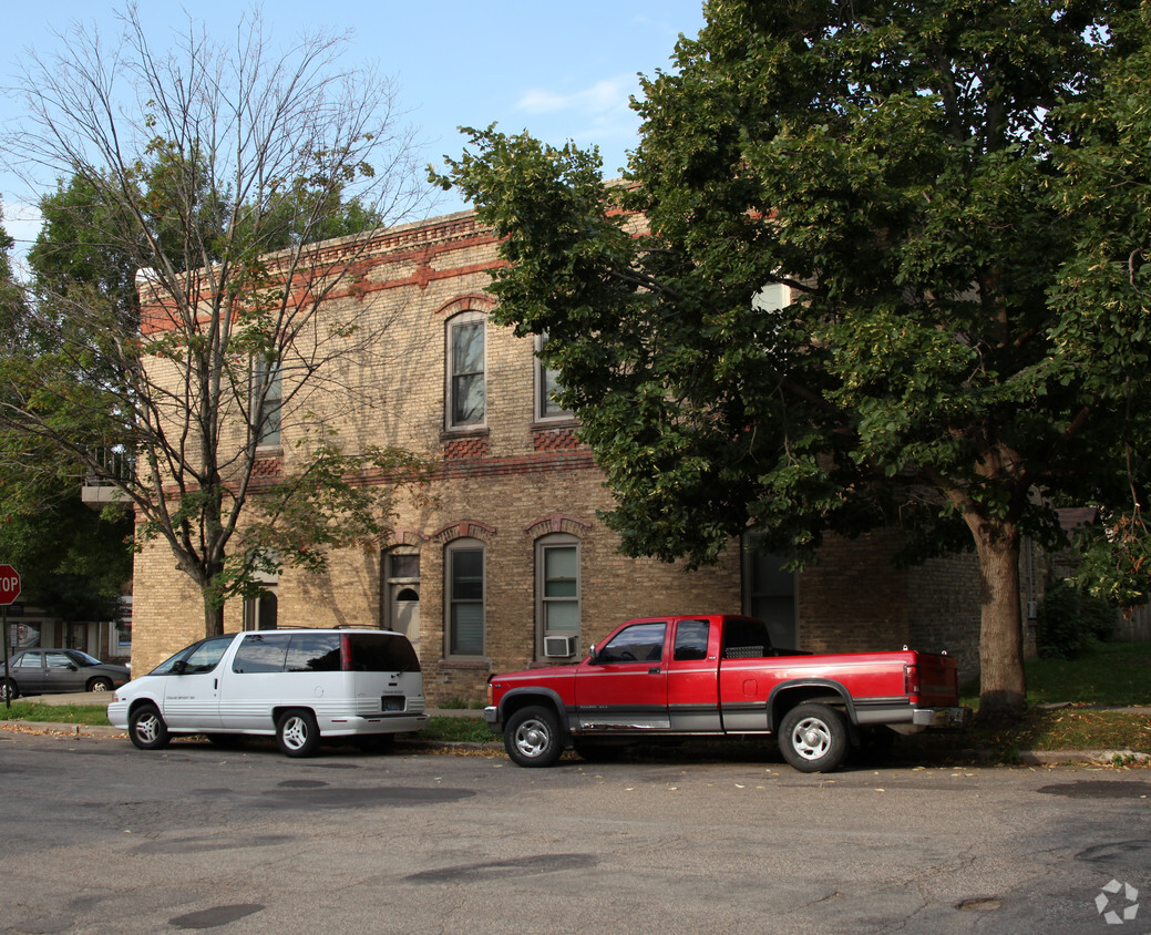 Building Photo - 123 2nd St E