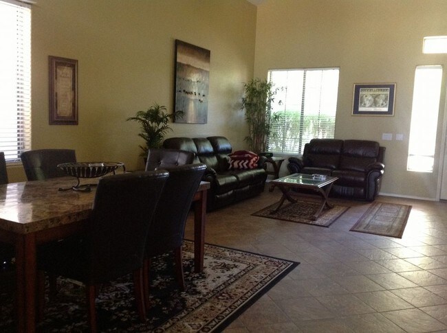 Building Photo - 2438 E Fremont Rd