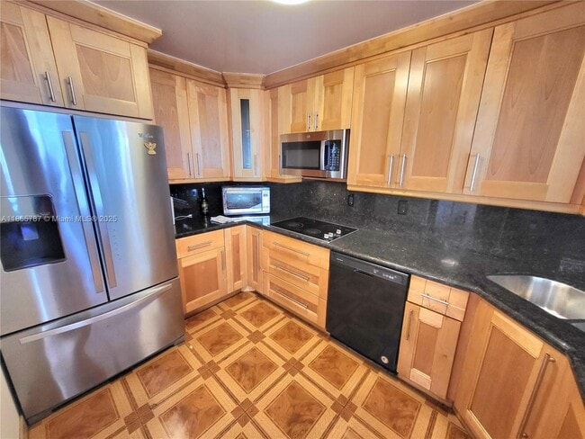 Building Photo - 3701 N Country Club Dr