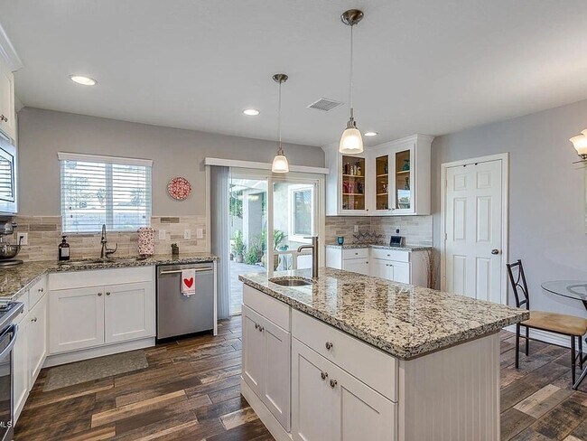 Foto del edificio - 4 Bedroom Single Family Home in Phoenix
