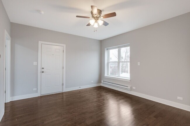 Building Photo - 8024 S Ellis Ave