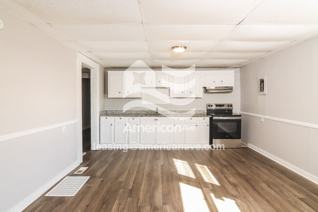 Building Photo - 605 S Lee St