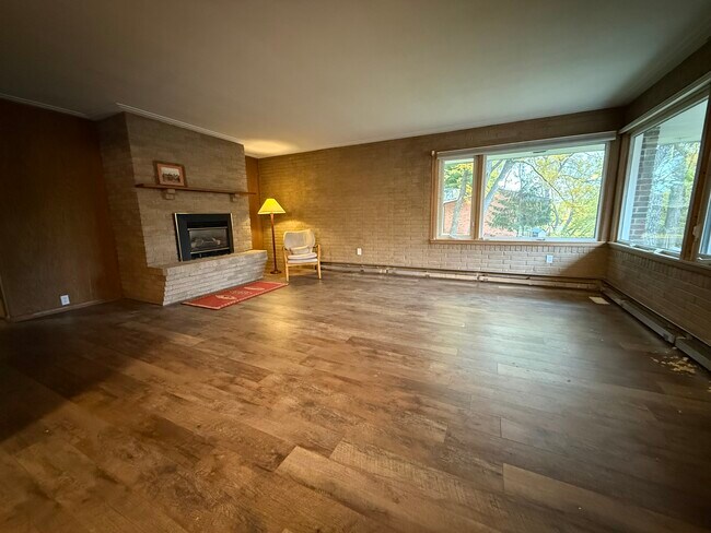 Foto del edificio - 7036 Willow Ln