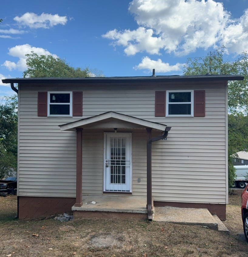 Foto principal - Updated 3 bed 1 bath in Brainerd! Half-Off...