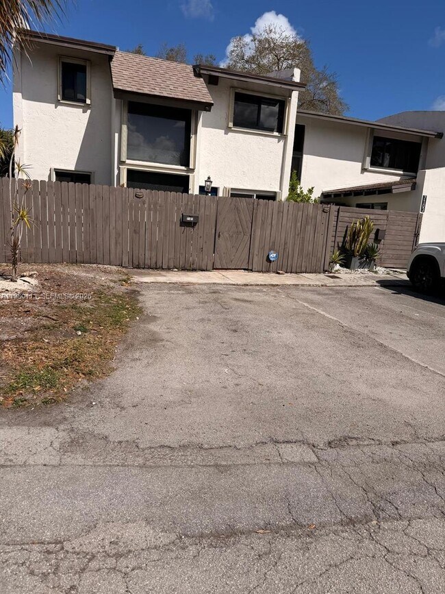 Foto del edificio - 7101 SW 113th Ct