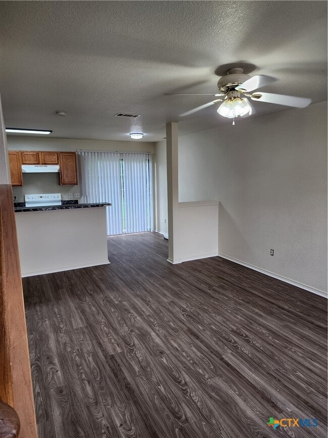 Foto del edificio - 5709 Redstone Dr