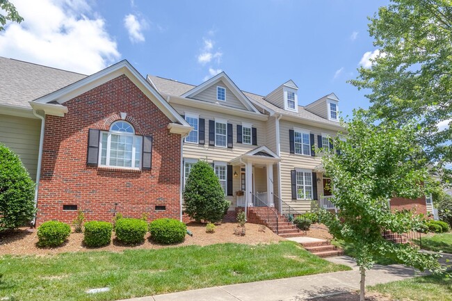 Building Photo - 1303 FairView Club Dr