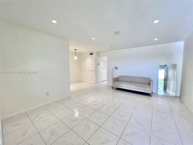 Foto del edificio - 255 Sunrise Dr