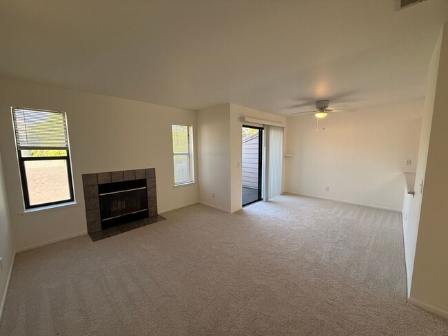 Building Photo - Recently updated top floor 1 bedroom + office with laundry, pool and garage