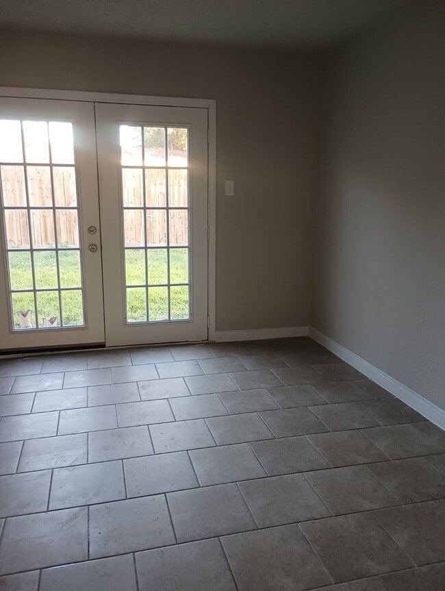 Building Photo - Ready just in time for the Holidays! Recen...