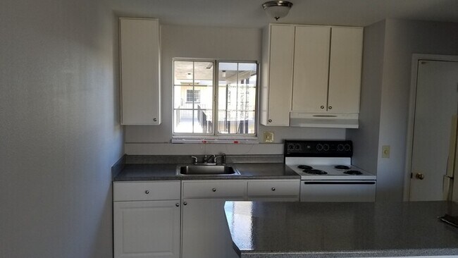 Foto del edificio - Completely remodeled unit close to downtown and the river!!