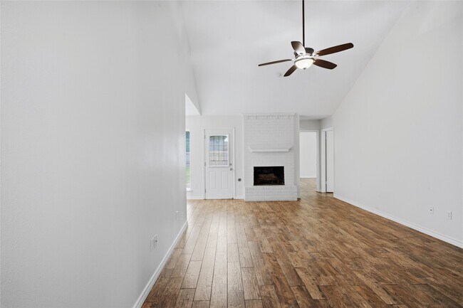 Foto del edificio - 182 Greenleaf Ln