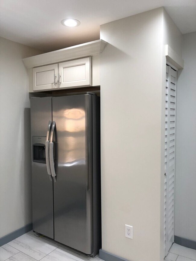 Building Photo - Central Clearwater Condo Remodel