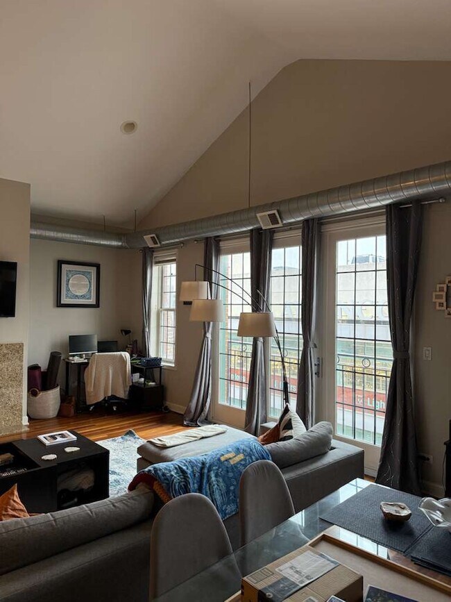 Foto del edificio - 2650 N Halsted St