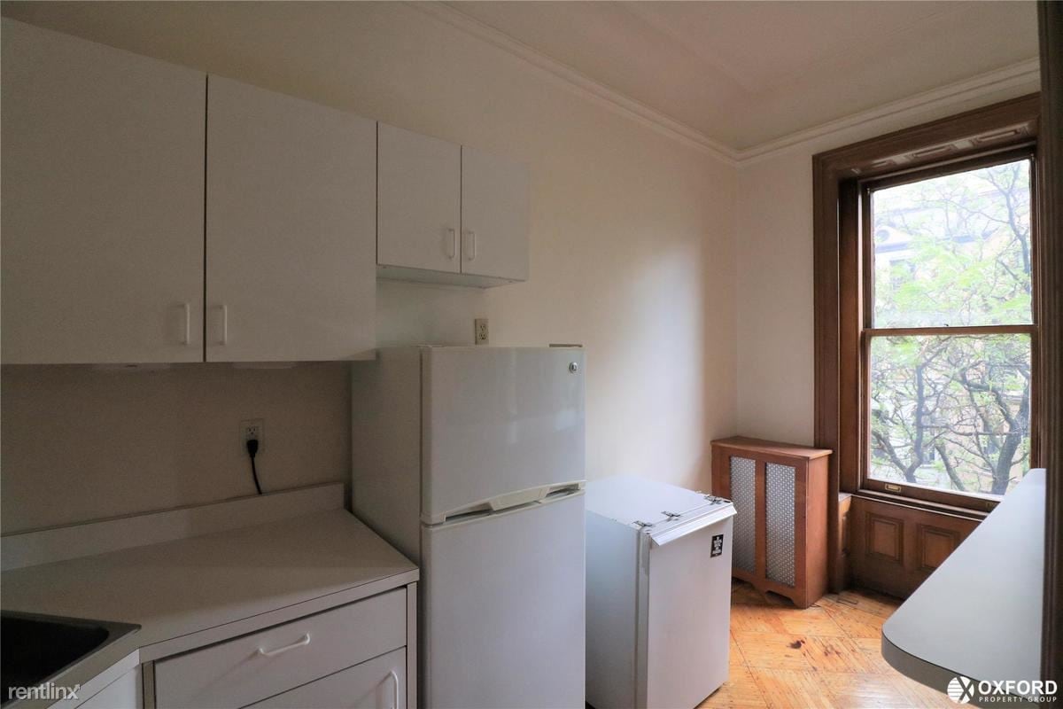 Building Photo - 40 W 87th St
