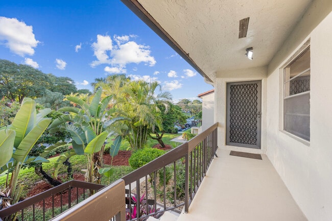 Building Photo - 8305 Casa Del Lago