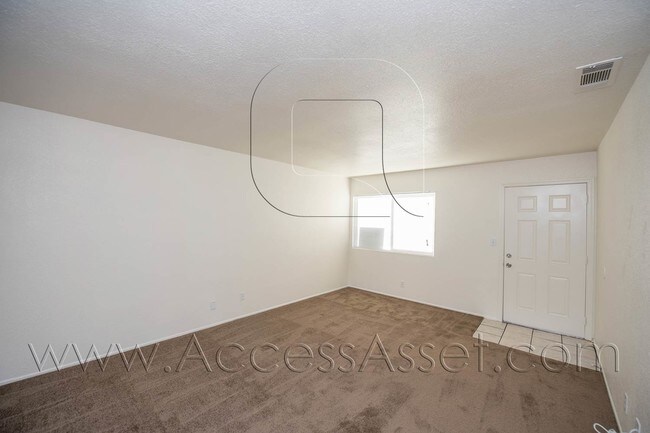 Foto del edificio - 1170 Rosalia Ave