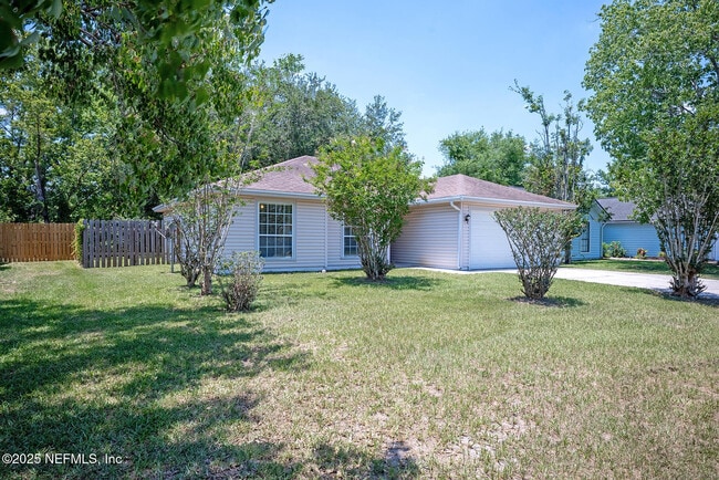 Building Photo - 7728 Pikes Peak Dr