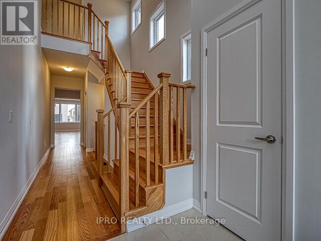 Photo du bâtiment - 830 Sobeski Ave