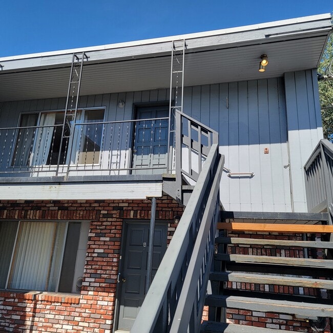 Building Photo - 435 NE Newton Creek Rd