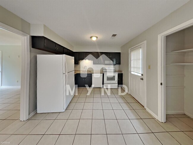 Building Photo - 3 br, 2 bath House - 3400 Castle Dr