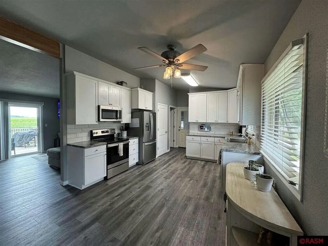 Primary Photo - 312 S Circle Dr