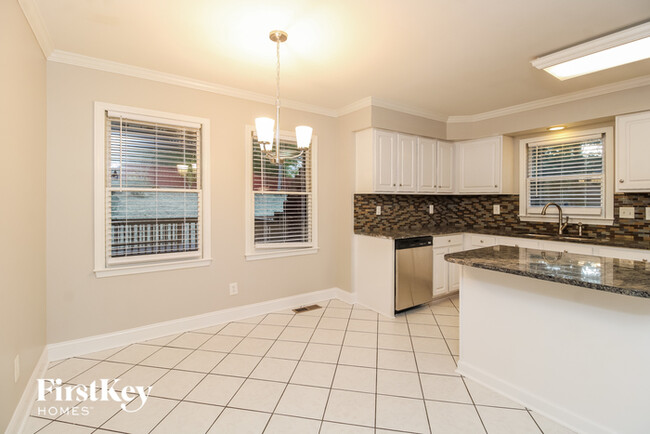 Building Photo - 6585 Lake Dale Way