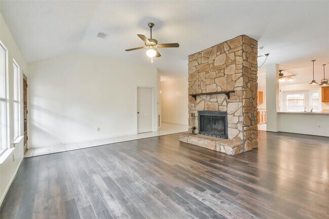Foto del edificio - 10306 Wayward Wind Ln