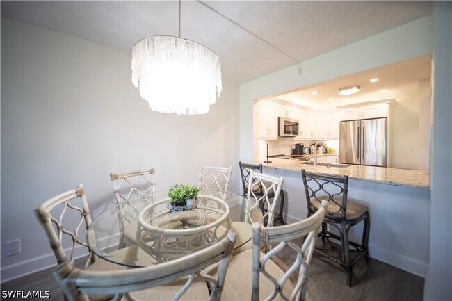 Foto del edificio - 1086 Forest Lakes Dr