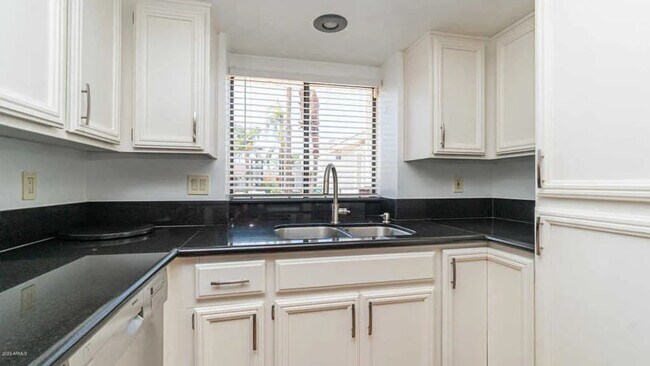 Foto del edificio - 318 W Sandra Ter