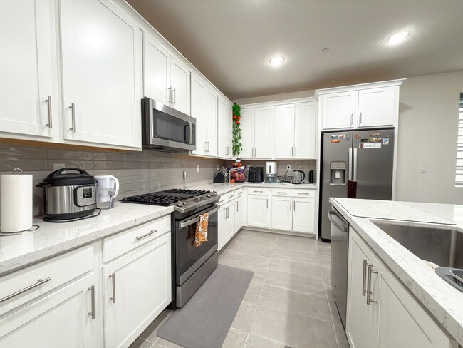 Building Photo - 2665 Luna Ave