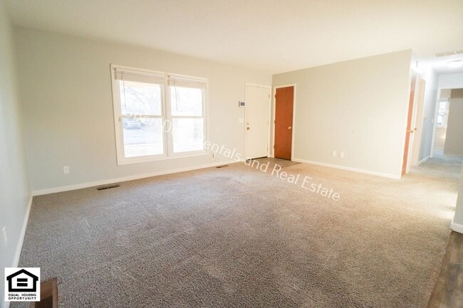 Building Photo - 3 bedroom home in the Blackhawk Addition *...