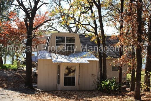 Primary Photo - Great three bedroom home right off the lake