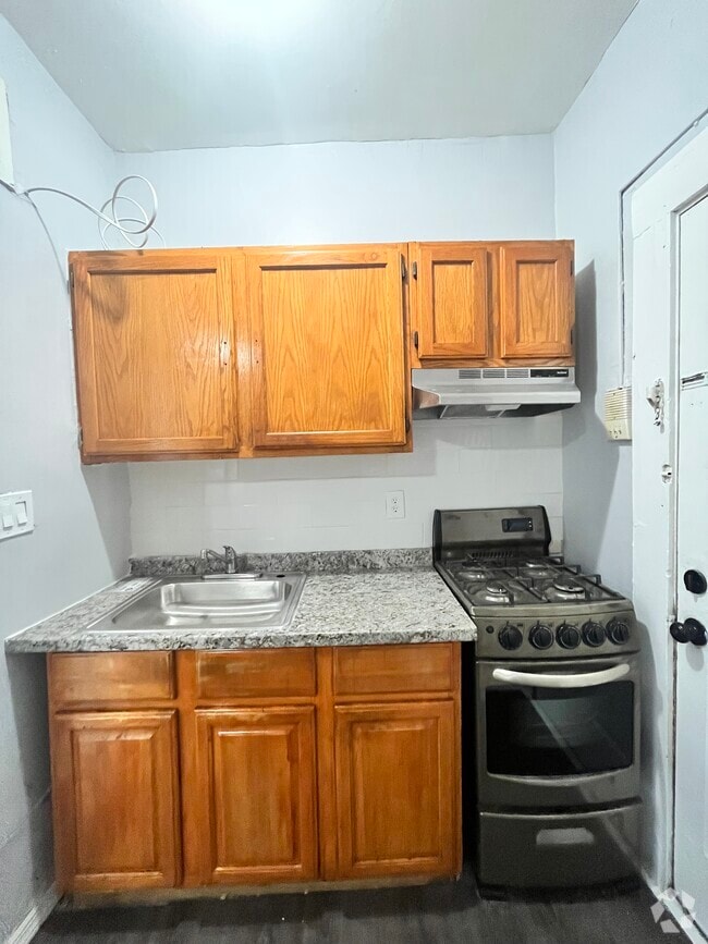 Building Photo - 112 Corbin Ave