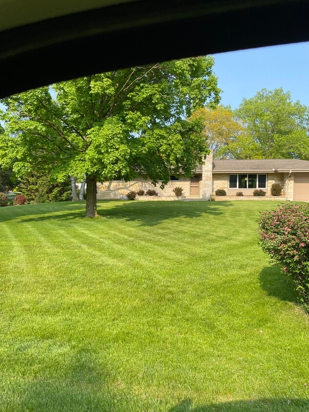 2920 Mark Dr, Brookfield, WI 53005 House for Rent in Brookfield, WI