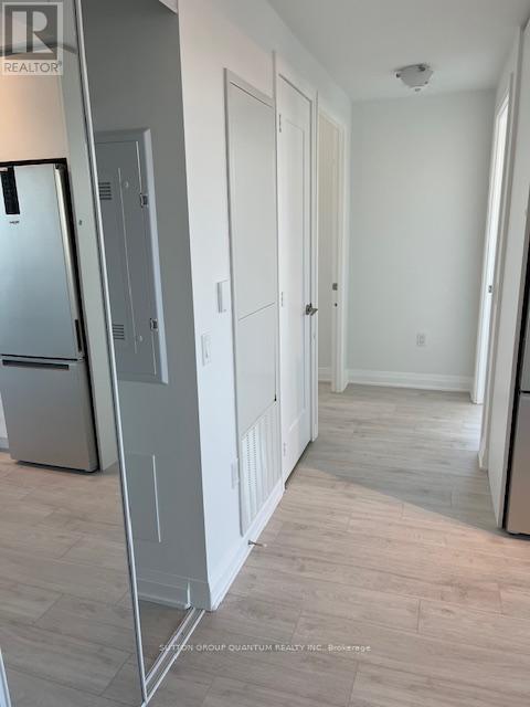 Photo du bâtiment - 412-412 Silver Maple Rd