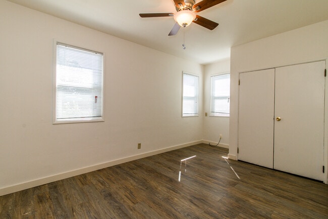 Building Photo - 121WDst