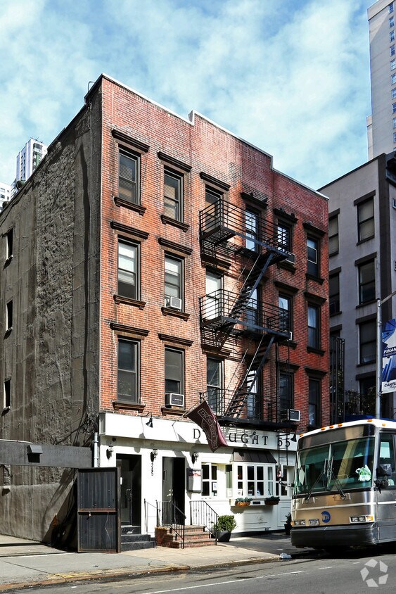 Foto principal - 245 E 55th St