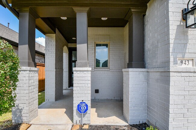Foto del edificio - 943 Malibu Shr Ln