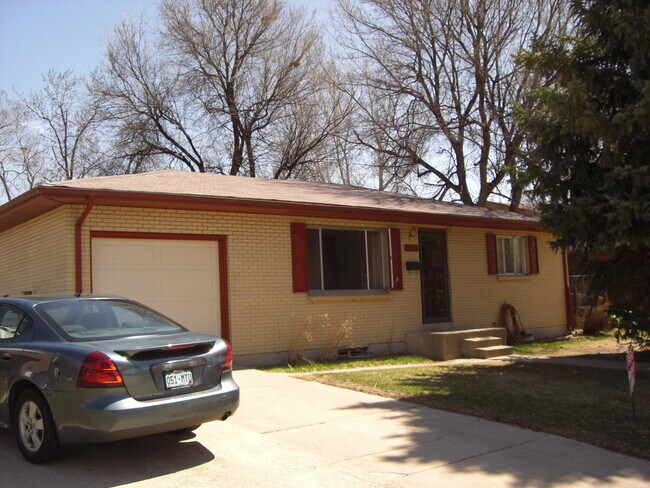 3 Bedroom 2 Bath home. Full size 1-car garage with RV pad and utility shed. - 6898 Newman Street