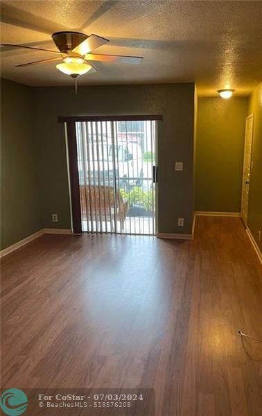 Building Photo - 509 Gardens Dr