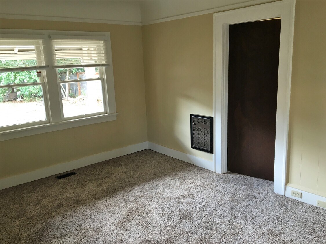 Sala de estar - 5605 N Gay Ave