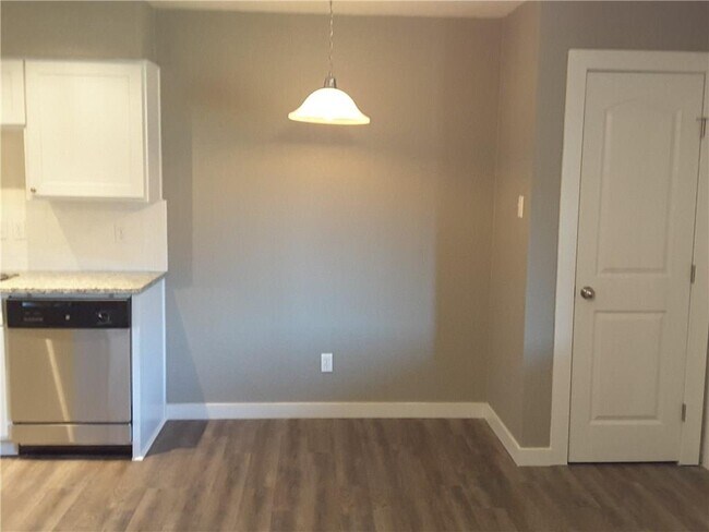 Building Photo - 504 Swanee Dr