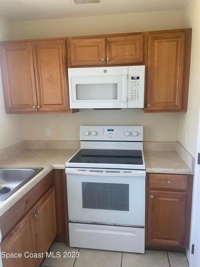 Foto del edificio - 290 Spring Dr