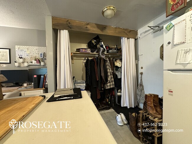 Building Photo - Pet-Friendly 1-Bedroom Corner Apartment with Walk-In Closet & Backyard in Kitchener