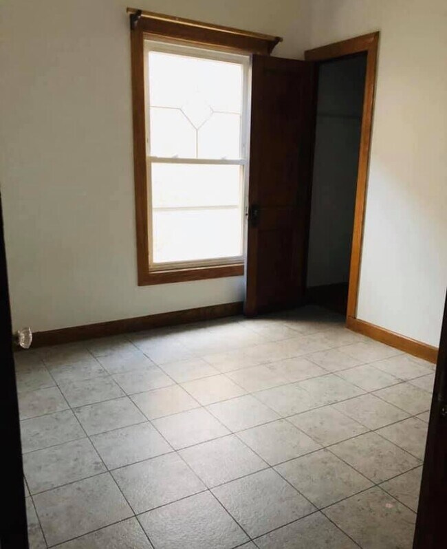 Building Photo - 2413 S 56th Ct