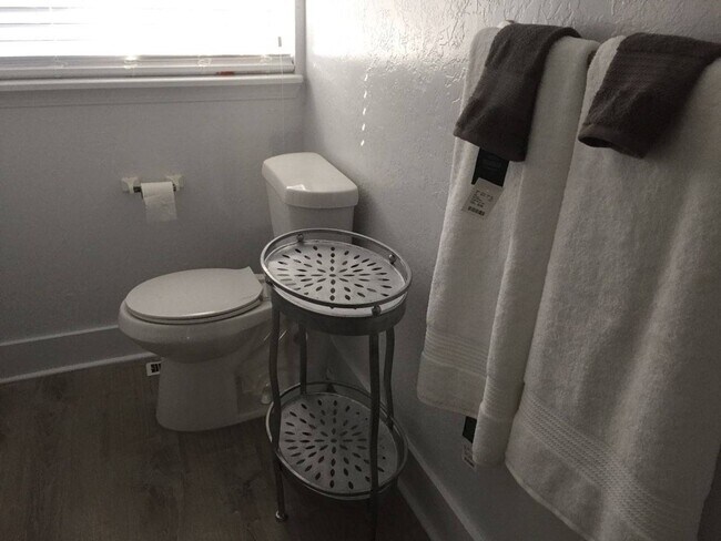 Building Photo - CHARMING 3 BED/2 BATH HOME IN OLD TOWN