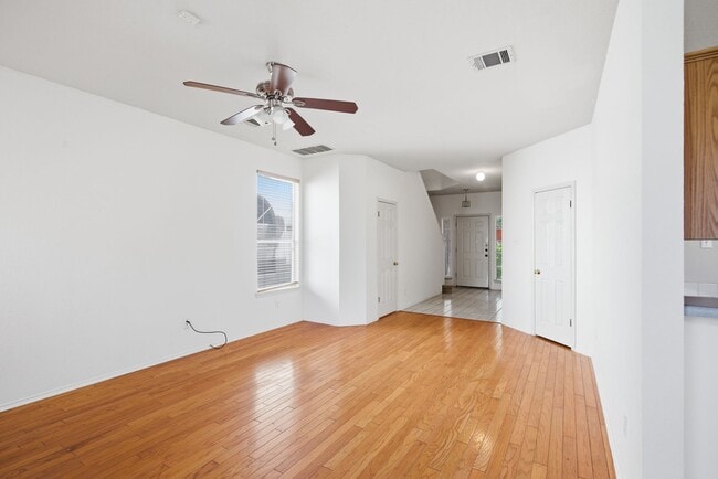 Foto del edificio - North Austin Three Bedroom Home
